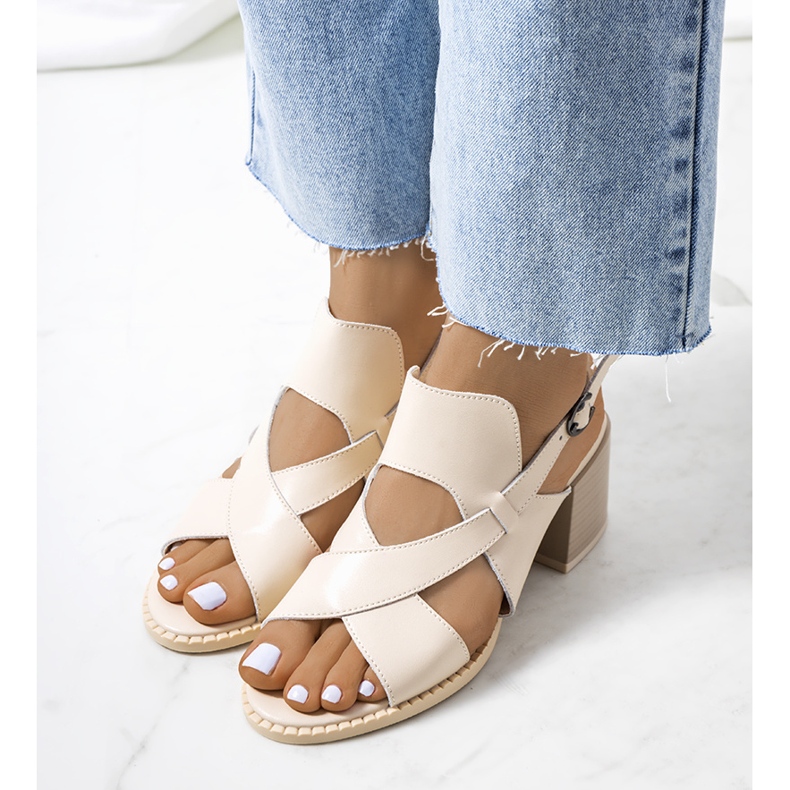 Sandale din piele bej pe postul Destina 1