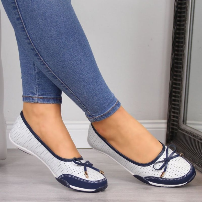 Balerini ajurat din piele albă de damă eVento 2