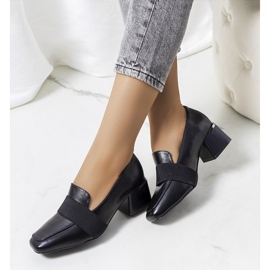 Brogues negre pe postarea Thomas negru 1 Brogues negre pe postarea Thomas negru 1