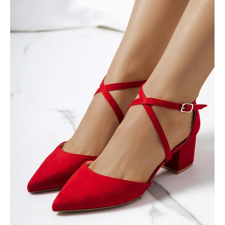 Pompe roșii pe stâlpul Terra roșu 1 Pompe roșii pe stâlpul Terra roșu 1