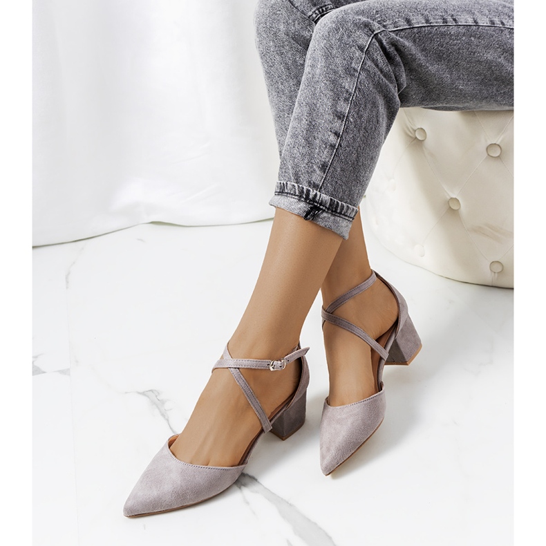 Pompe gri pe stâlpul Terra 1