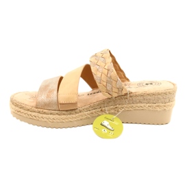 Flip-flops pentru femei cu o împletitură cu pană Jezzi 22SD98-4566 BEIGE bej 1