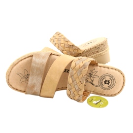 Flip-flops pentru femei cu o împletitură cu pană Jezzi 22SD98-4566 BEIGE bej 4