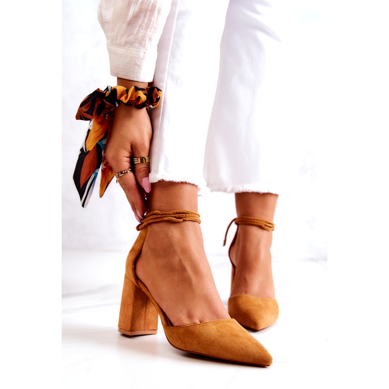 FB2 Pompe Pe Un Bar Legat Camel Lettice maro galben 1