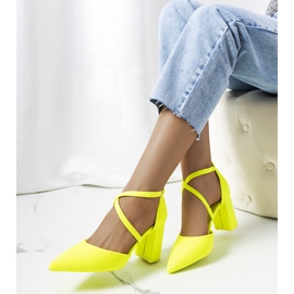 Pompe galbene neon pe postul Hassing 1