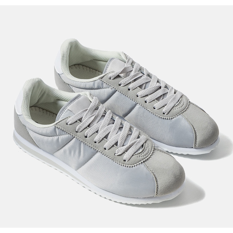 Avem pantofi sport gri pentru bărbați 1 Avem pantofi sport gri pentru bărbați 1