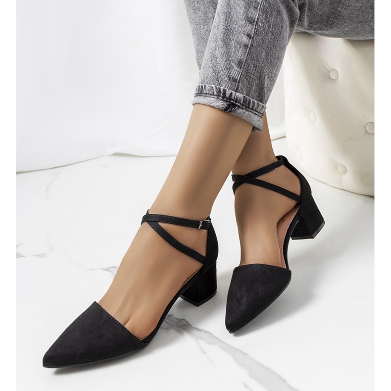 Pompe negre pe stâlpul Hyde negru 1