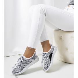 Șosete albe Embro negru 1