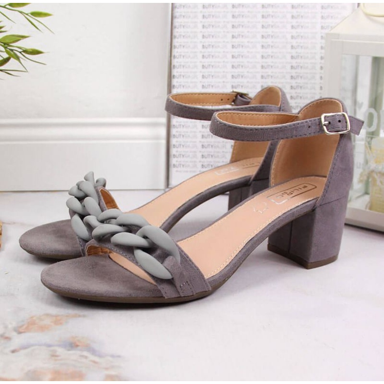 Sandale gri pe un stâlp cu lanț W Filippo 2