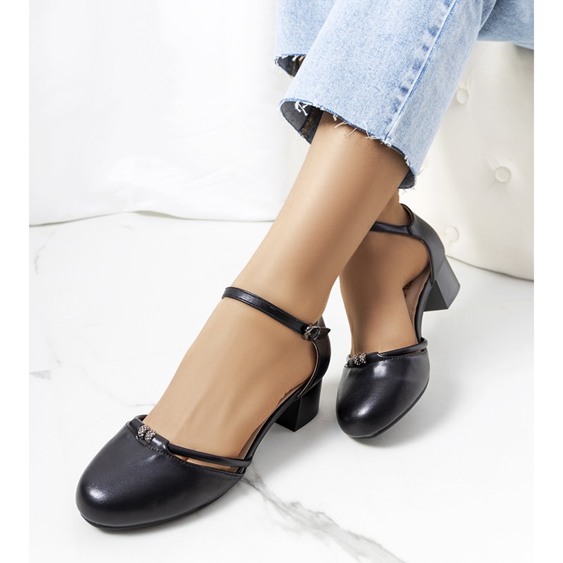 Pompe negre pe un stâlp Lynden jos negru 1