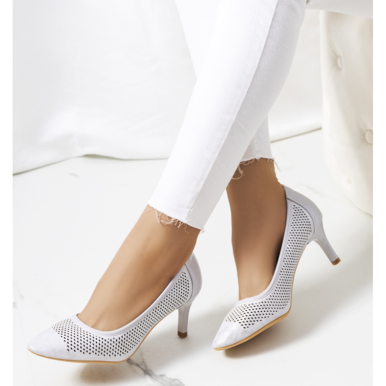 Pompe ajurate gri pe un toc Carling argint 1