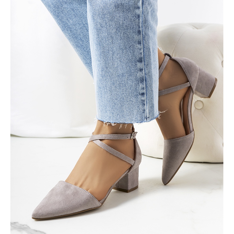 Pompe gri pe stâlpul Hyde 1