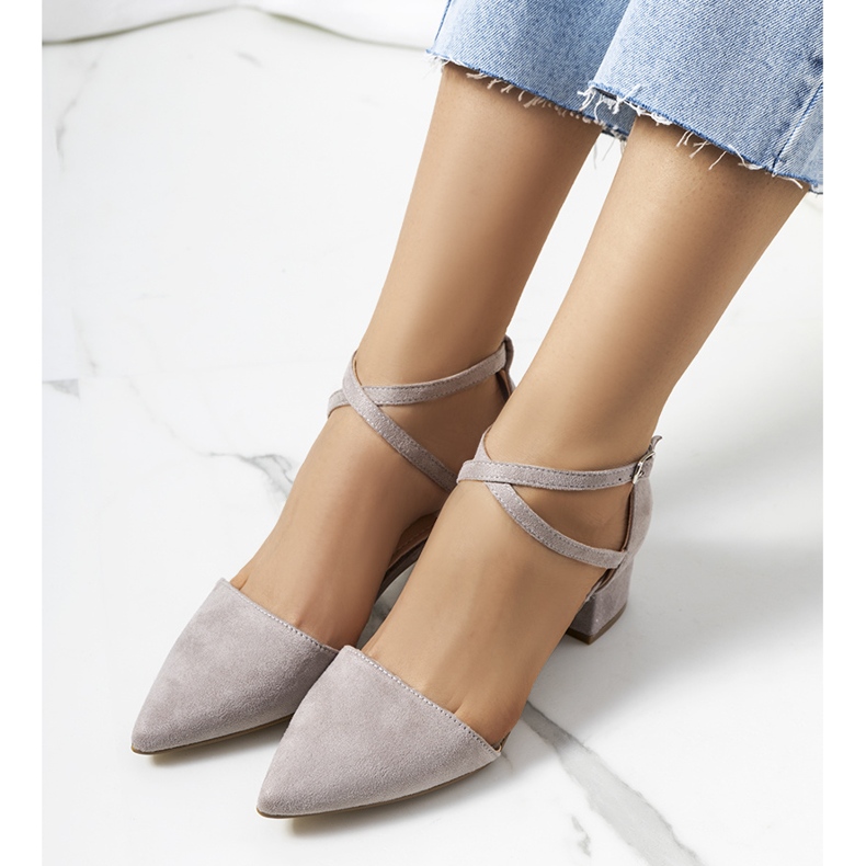 Pompe gri pe stâlpul Hyde 2