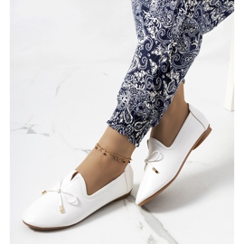 Mocasini albi Carlsen 1