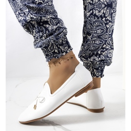 Mocasini albi Carlsen 2