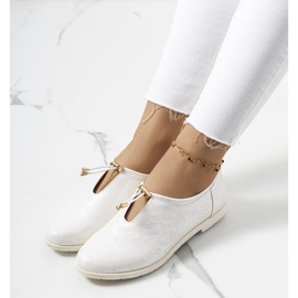 Pantofi albi de dama de la Bech 1