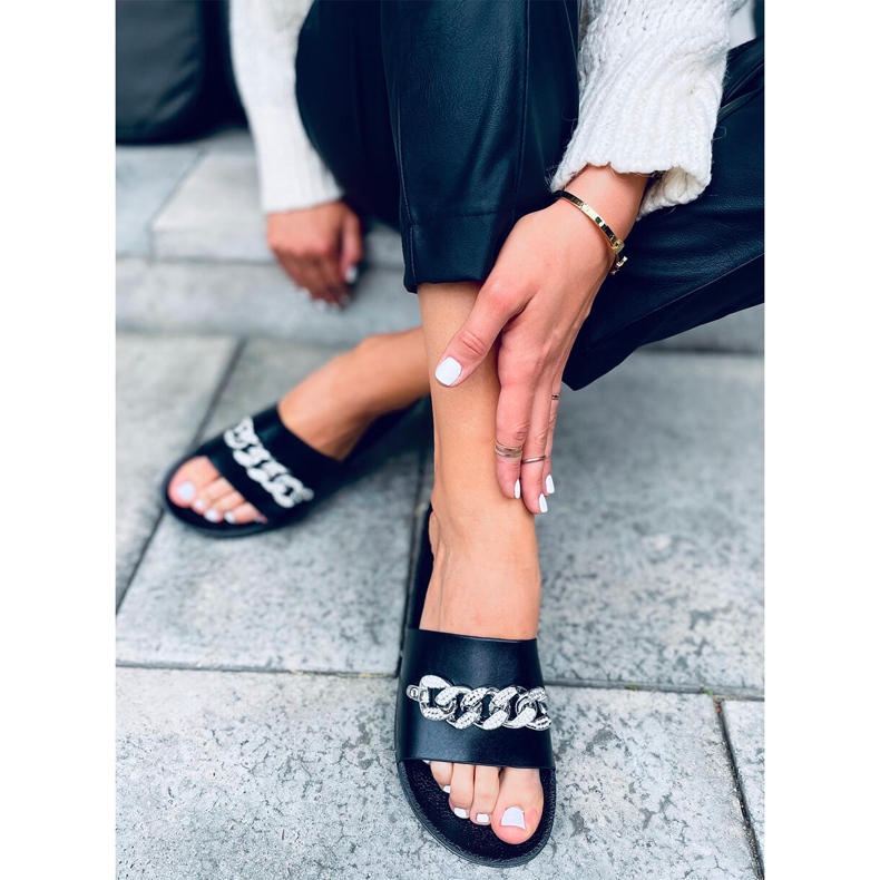 Papuci Tilia Black cu lant negru 2