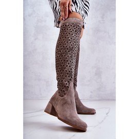 PA2 Cizme din piele intoarsa cu model ajurata in Hekilea bej inchis maro 1