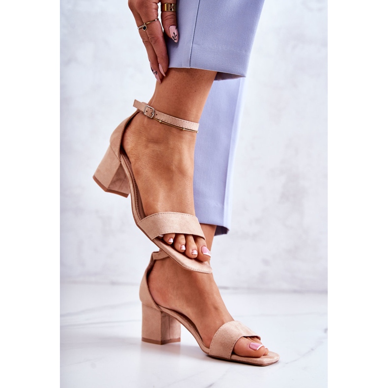 Vinceza Sandale din piele intoarsa la moda pe un bar Bej Rovena 2