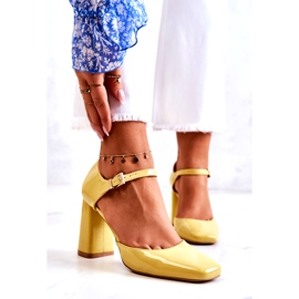 PG1 Pompe lăcuite la modă pe un bar galben maori 4 PG1 Pompe lăcuite la modă pe un bar galben maori 4