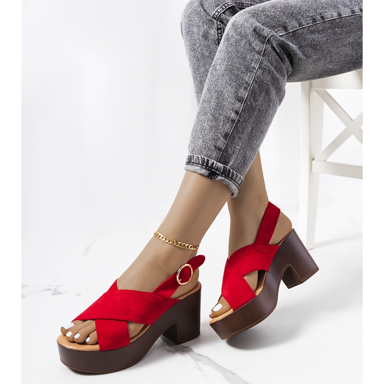 Sandale roșii pe platforma Capelei roșu 1