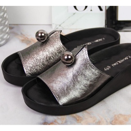 Papuci de piele cu o minge decorativă T. Sokolski W SCA165A argintiu 2