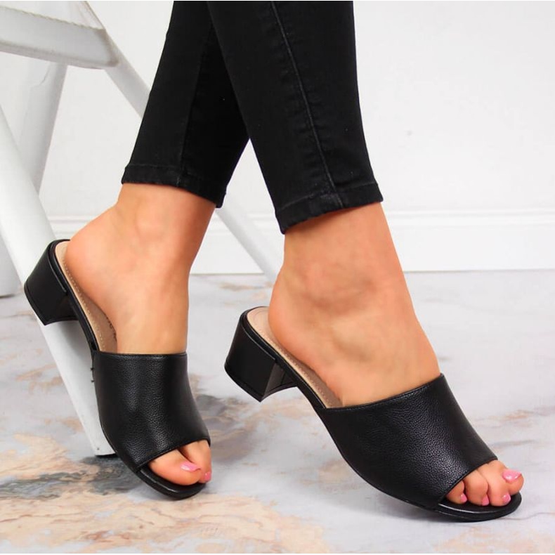 Papuci pe bloc Sergio Leone W SK375A negru 2