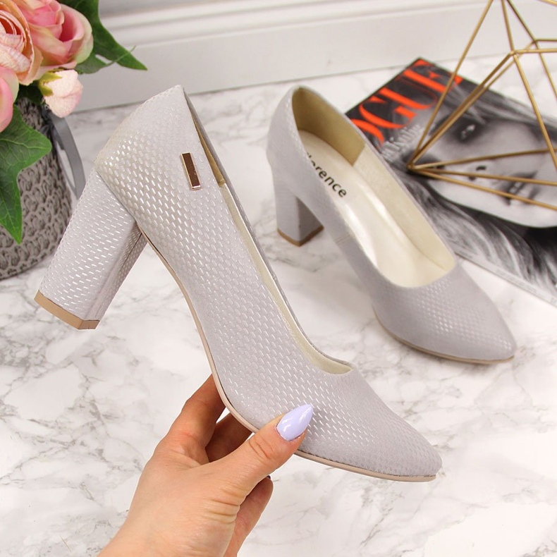 Pompe pe stâlpul gri Monique multicolor 1