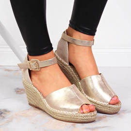 Sandale dama espadrile pe pane aurii eVento de aur 1