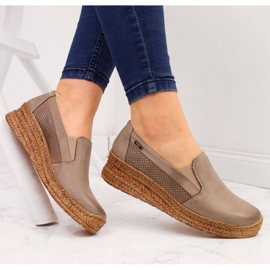 Pantofi de damă din piele cu pană bej Helios 350 1