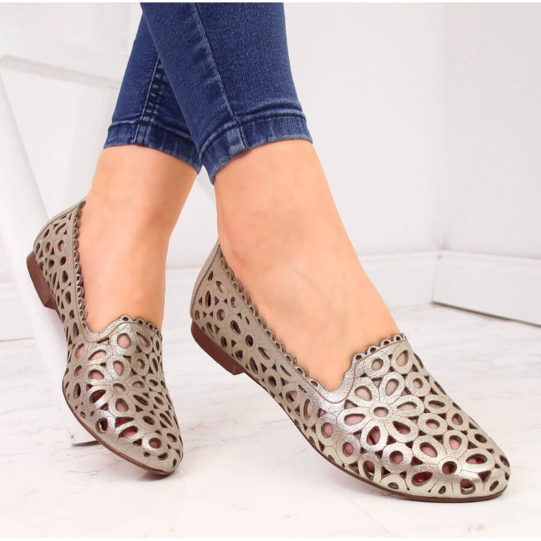 Pantofi de damă din piele ajurata auriu Juma 1