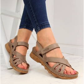 Sandale de damă din piele cu Velcro bej Helios 256 1