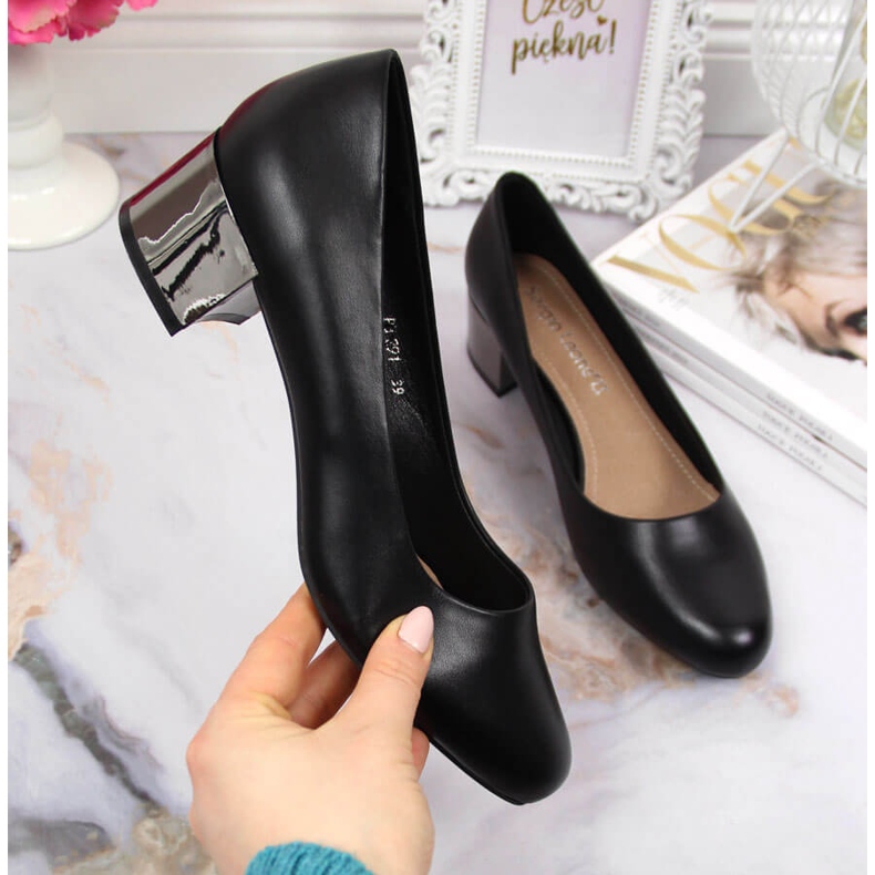 Pompe pe un bloc argintiu negru Sergio Leone 1