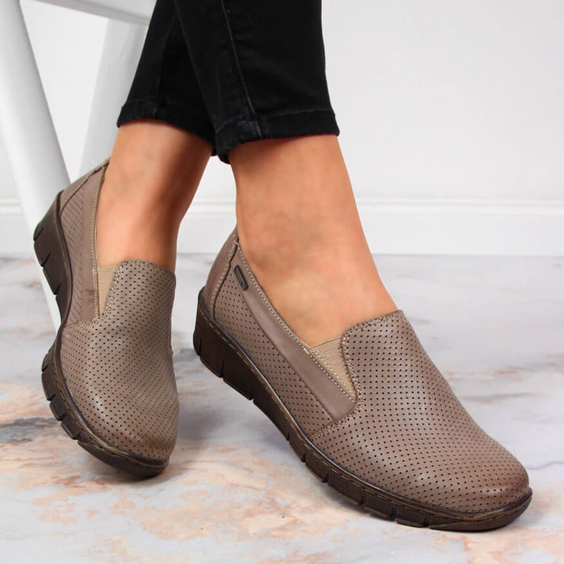 Pantofi de damă din piele pe pană Helios 350 bej 1