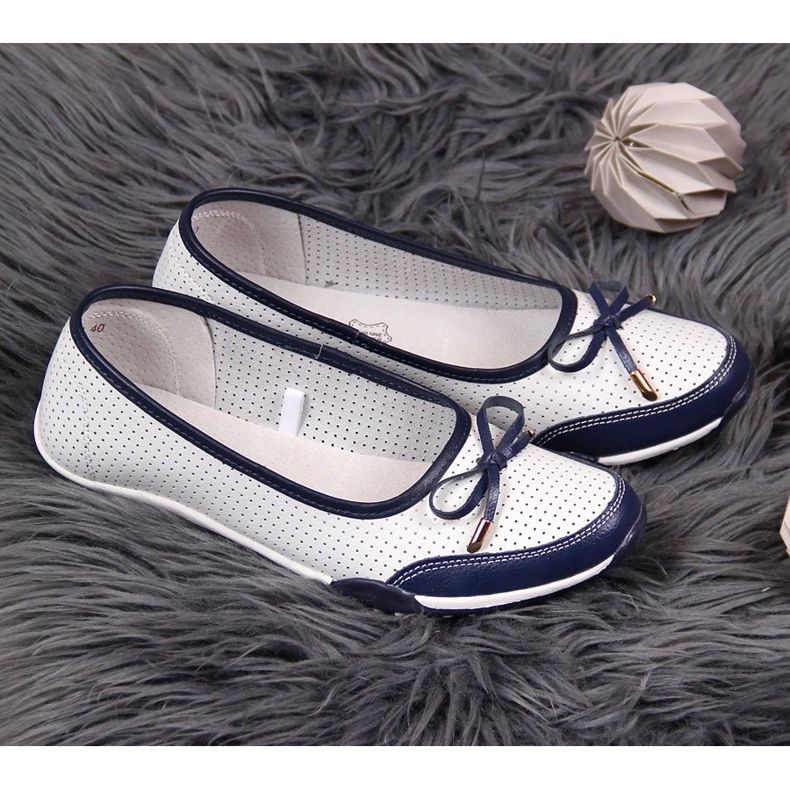 Balerini alb din piele ajurata dama eVento 2