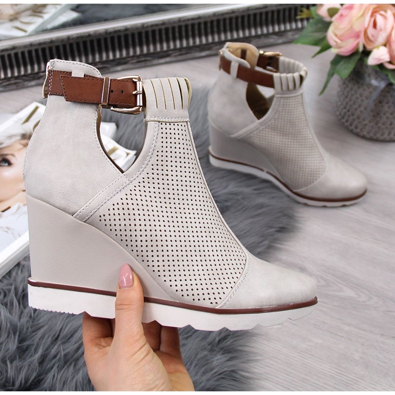 Adidași de damă bej cu pene ajurate Filippo 2