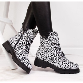 Cizme de dama izolate Filippo albe 1