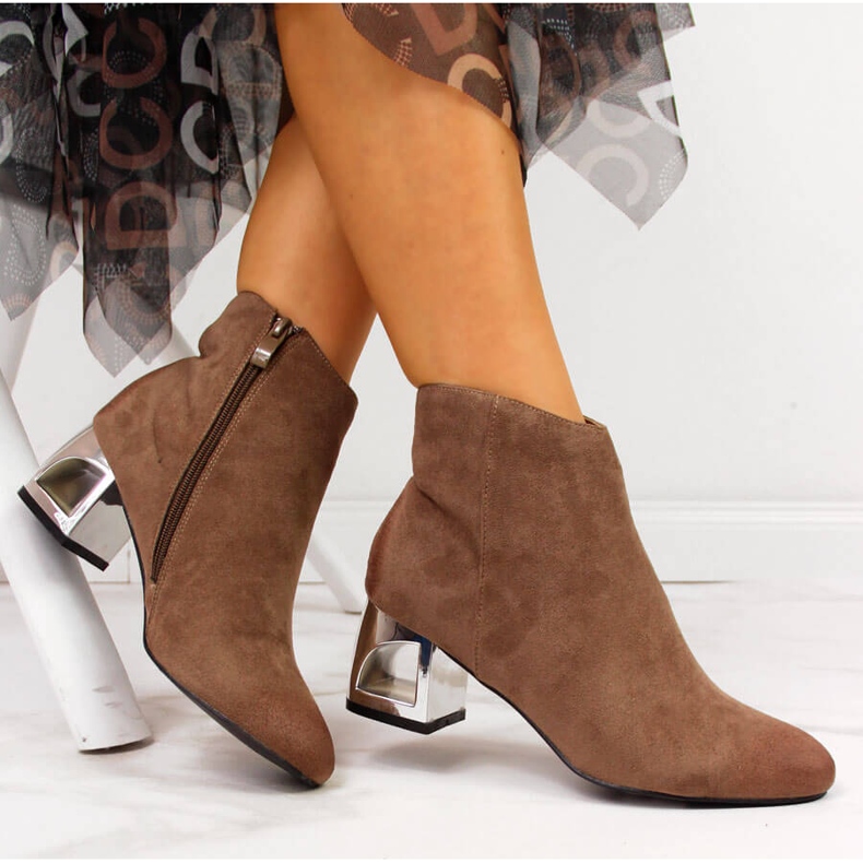 T.Sokolski Cizme de dama maro cu tocuri decorative de T. Sokolski 1