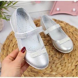 Balerini pentru fete de comuniune cu velcro argintiu Kornecki 6493 1 Balerini pentru fete de comuniune cu velcro argintiu Kornecki 6493 1