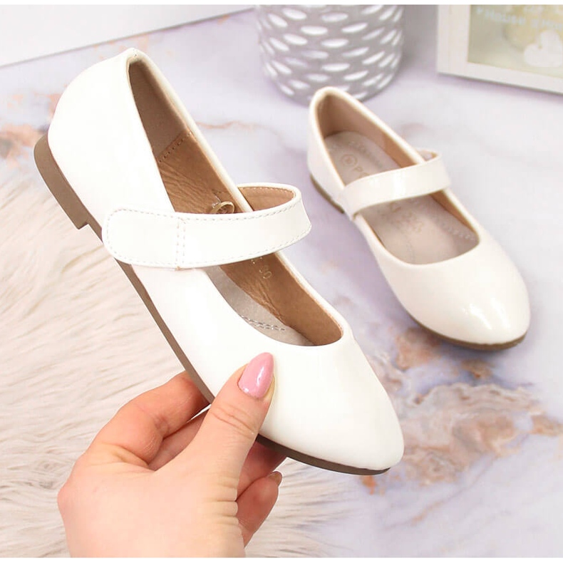 Balerini pentru fete cu Velcro Potocki ecru 1