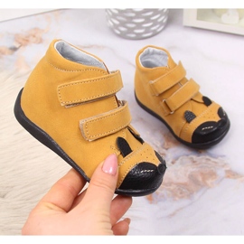 Pantofi pentru baieti cu velcro camel Kornecki 6448 maro 1 Pantofi pentru baieti cu velcro camel Kornecki 6448 maro 1