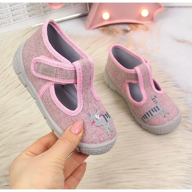 Papuci pentru fete cu velcro cu pisica Befado roz 1