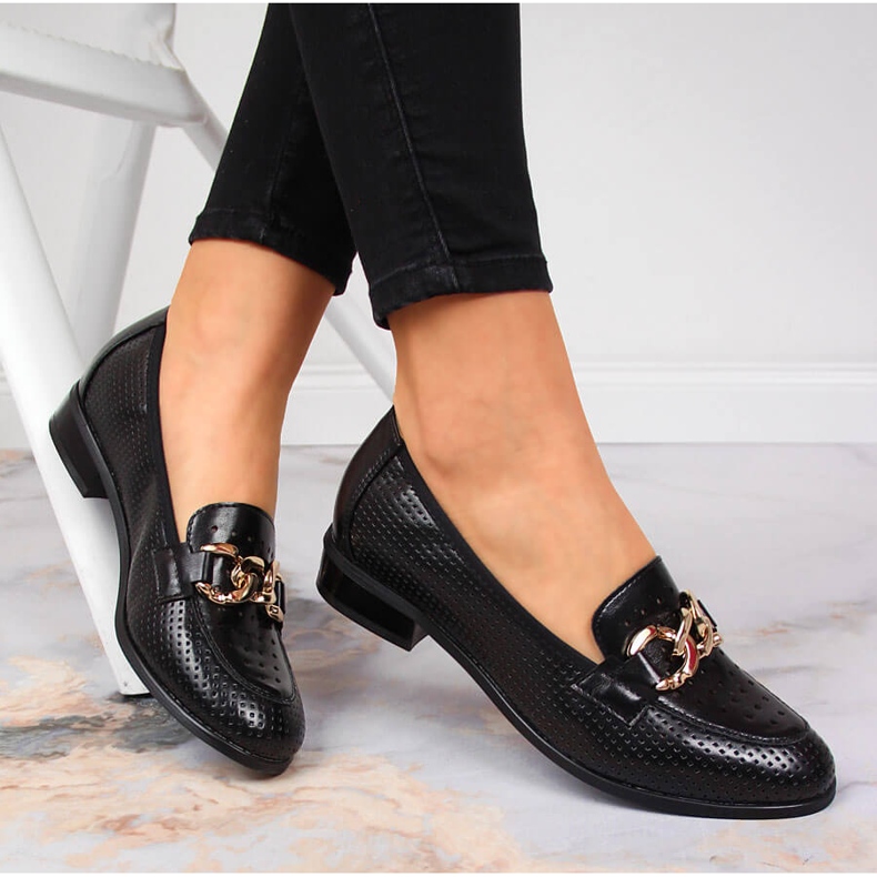 Pantofi negri ajurati cu un lant Potocki negru 1