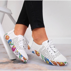 Pantofi de dama din piele Artiker ajurata alb 1