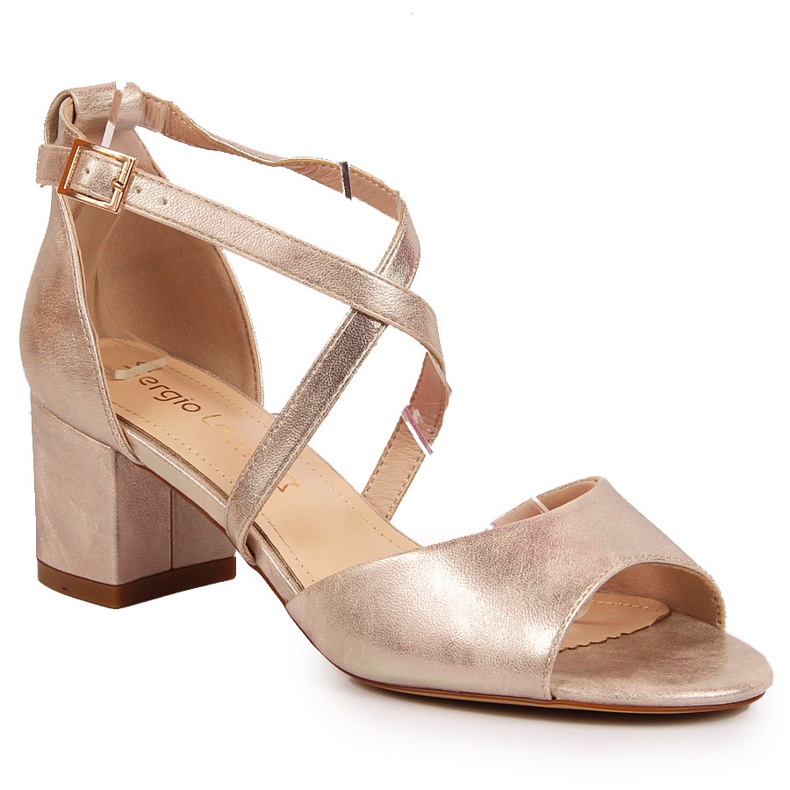 Sandale de damă pe stâlp de aur de Sergio Leone 1