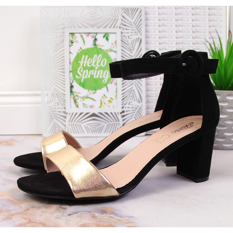 Sandale de dama negre si aurii pe postul eVento 2