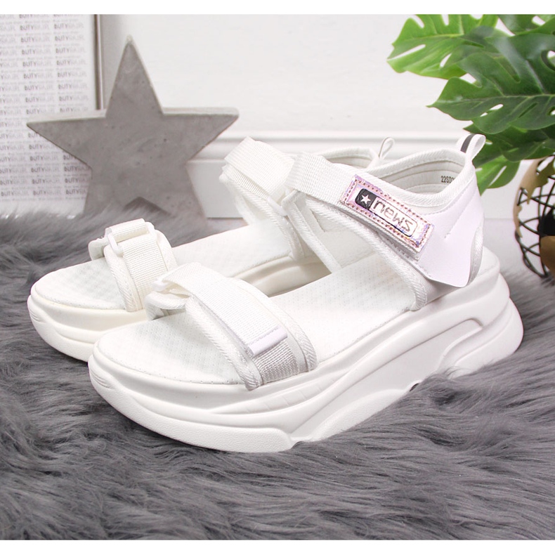 News Sandale albe de damă pe platforma sport NOUTĂȚI 2