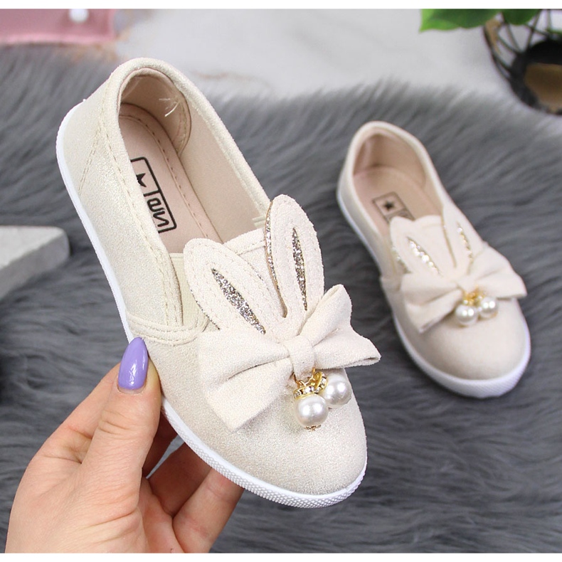 News Adidași bej pentru fete cu urechi NOUTĂȚI 1