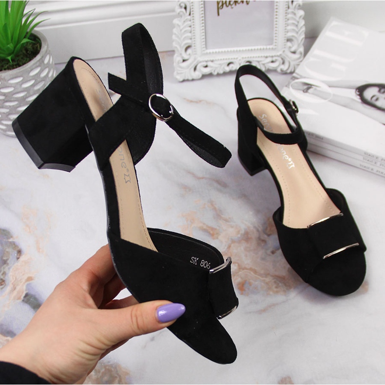 Sandale negre Sergio Leone pe post negru 1