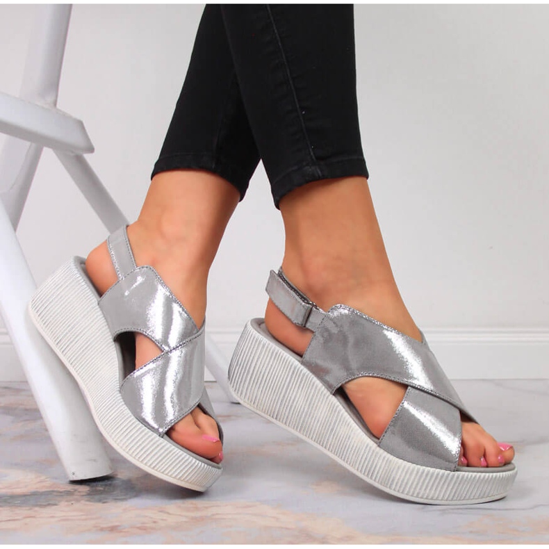 Sandale de damă din piele pe pană argintie Dolce Pietro 1